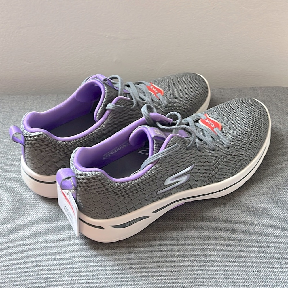 NEW w/tags Sketchers 7.5 Wide GoWalk ArchFit AirCooled Womens Machine Washable